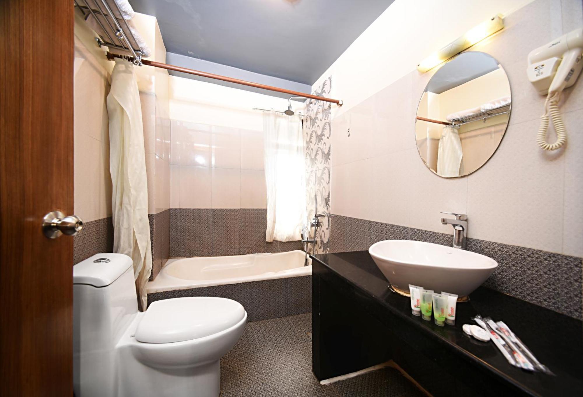 Hotel Amaryllis Катманду Экстерьер фото